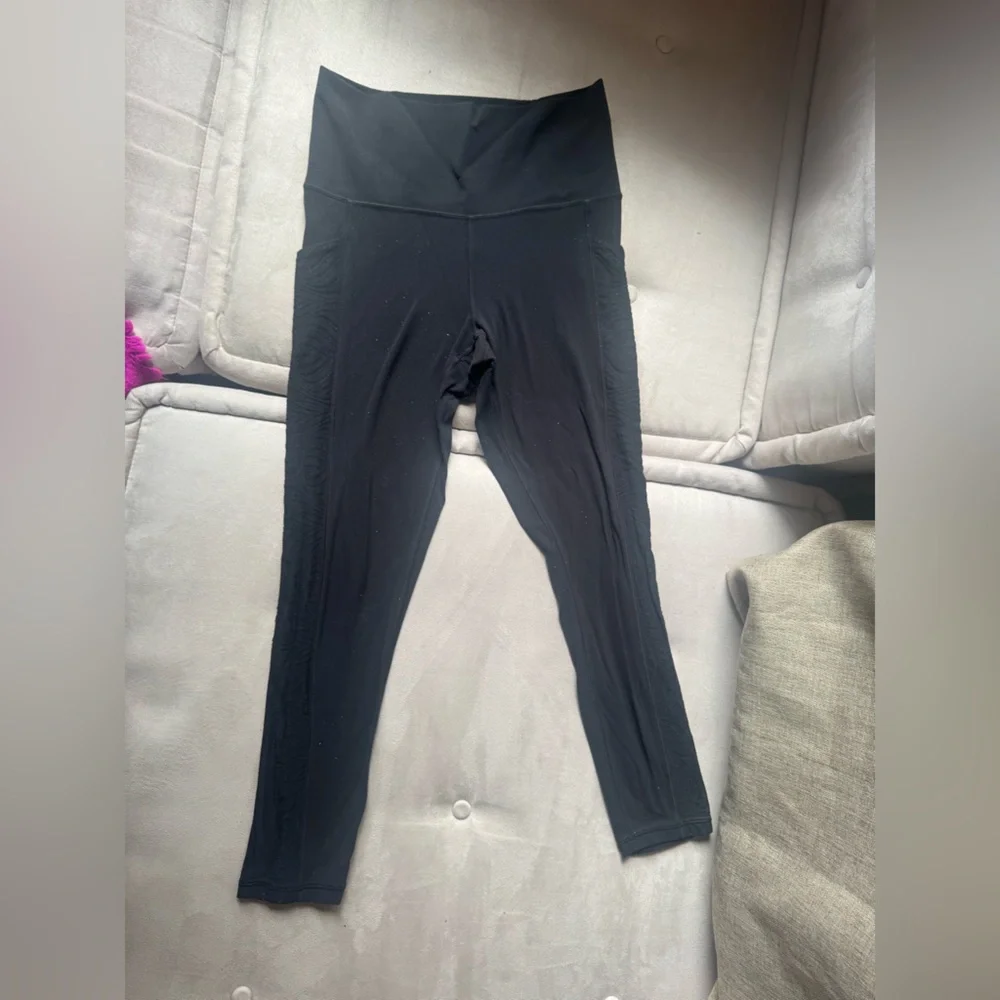 Athleta Black Salutation Stash B Lace Legging 7/8 Length - Picture 1 of 10